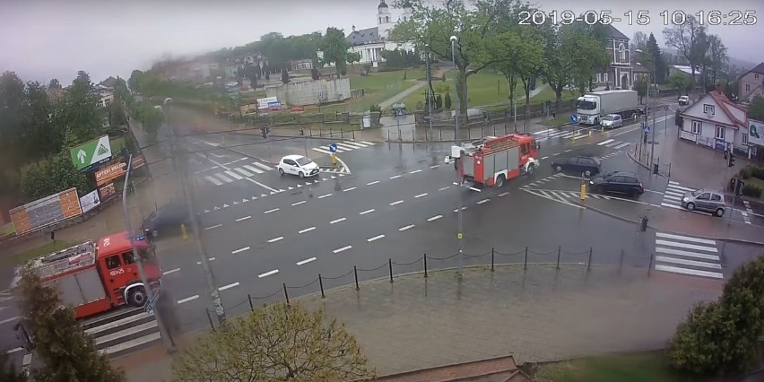 Kamery monitoringu Sokółka zarejestrowały wypadek wozu...