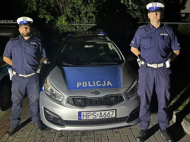 Policjanci konwojowali przejazd samochodu rodziców przez powiat opatowski. Więcej na kolejnych zdjęciach.