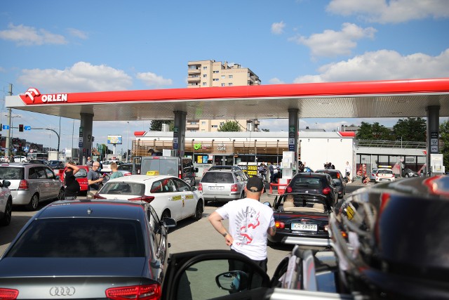 W sobotę (11 czerwca) w całej Polsce odbyła się blokada stacji Orlen w ramach protestu przeciwko wysokim cenom paliw. W Krakowie akcję kierowcy przeprowadzili na stacji przy ul. Grota-Roweckiego.