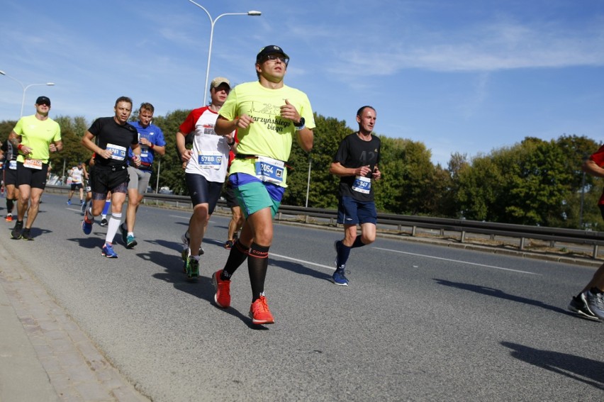 Uczestnicy Maratonu Warszawskiego 2018. Więcej zdjęć...