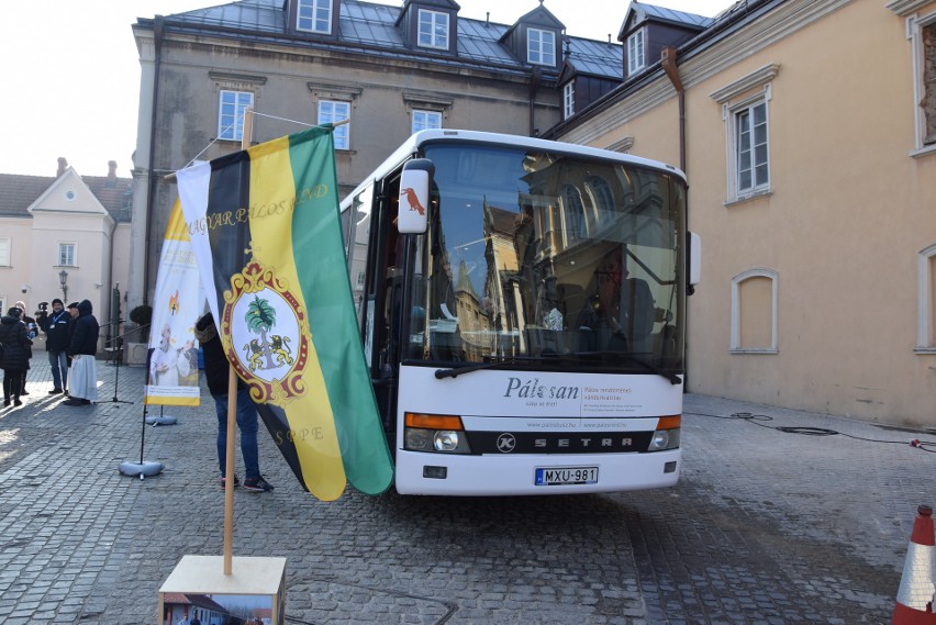 Paulinobus dotarł na Jasną Górę [ZDJĘCIA] Do niedzieli można oglądać specjalną wystawę multimedialną poświęconą Zakonowi Paulinów