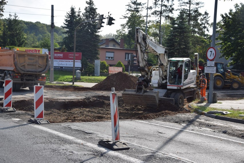 Przebudowa ulic Mieszka I i Chrobrego trwa od maja 2020,...