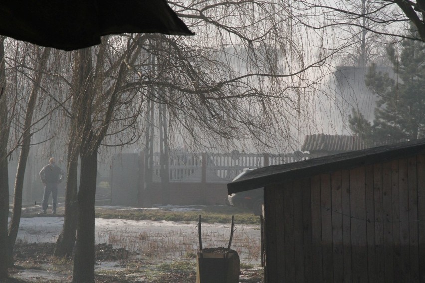 Radlin, gmina Górno. Pożar butli z gazem w domu mieszkalnym, jedna osoba ranna [ZDJĘCIA]