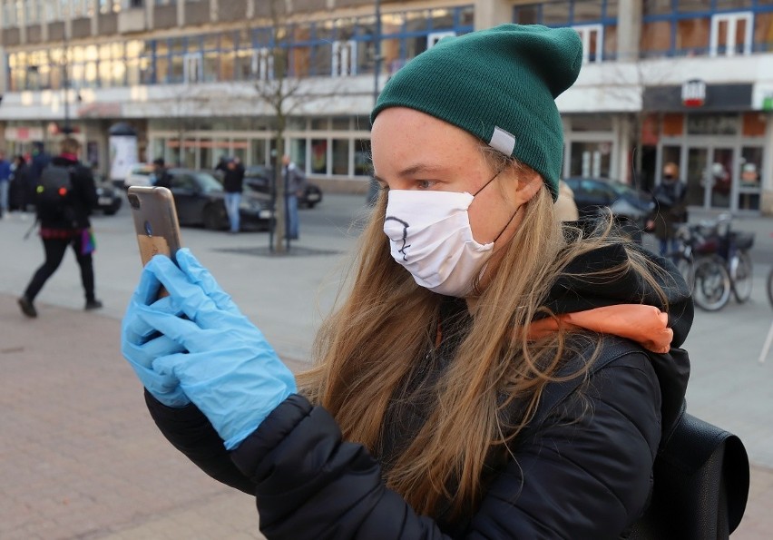 Zużyte maseczki są coraz większym problemem dla środowiska