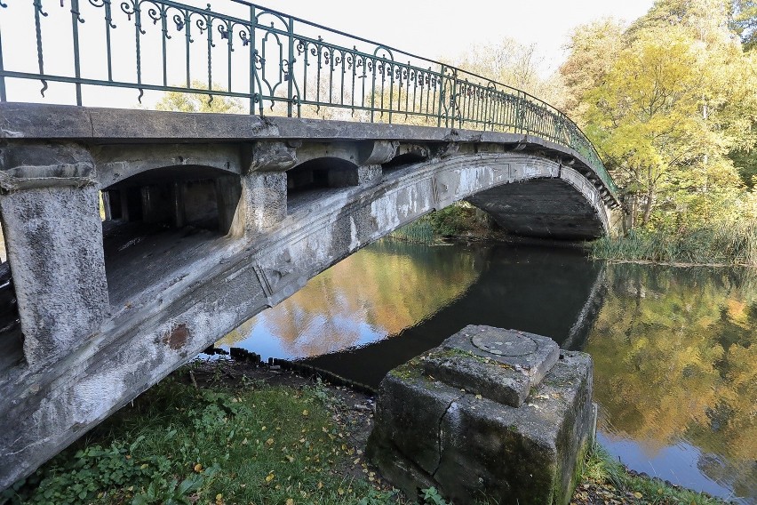 Mostek Japoński w Parku Kasprowicza w Szczecinie odzyska dawny blask. Wiemy, kto go wyremontuje [ZDJĘCIA]