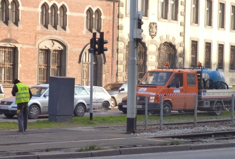 Wrocław: Pękła szyna w centrum. Tramwaje jeździły objazdami (ZDJĘCIA)