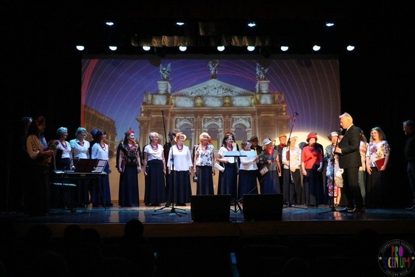 Zobacz zdjęcia z występu chóru "Lasowiacy" ze Stalowej Woli!...
