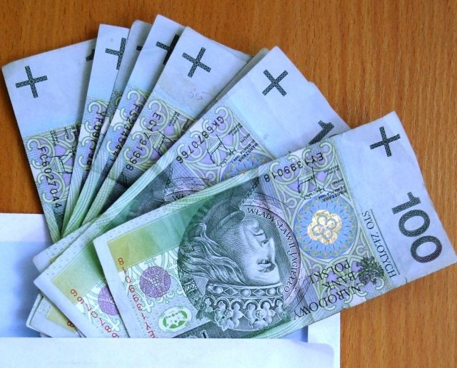 W mieszkaniu byłego już policjanta znaleziono gotówkę w kwocie 109 tysięcy złotych.
