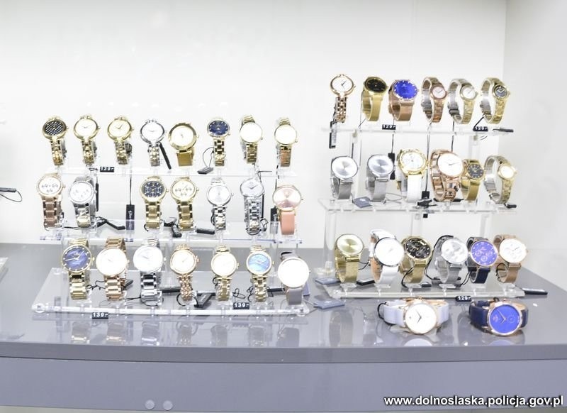 Podrabiane zegarki można było kupić w internecie. Straty producentów wyniosły ponad 700 tys. zł