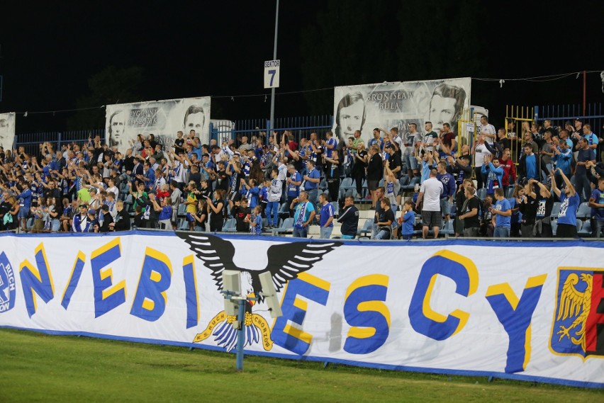 Ruch zremisował z Gryfem 1:1. Byli piłkarze Niebieskich odebrali im punkty ZDJĘCIA KIBICÓW