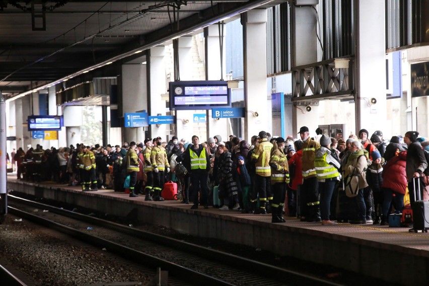 W całej Polsce pociągi mają ogromne opóźnienia. Na zdjęciu...