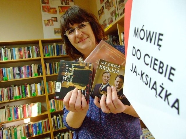 - Audiobooki są czytane przez zawodowych lektorów, więc dobrze się ich słucha - zachwala Renata Kozica, bibliotekarka.