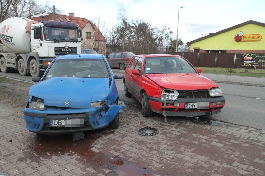 O godz. 14.00 na ulicy Strachocińskiej (na wysokości...