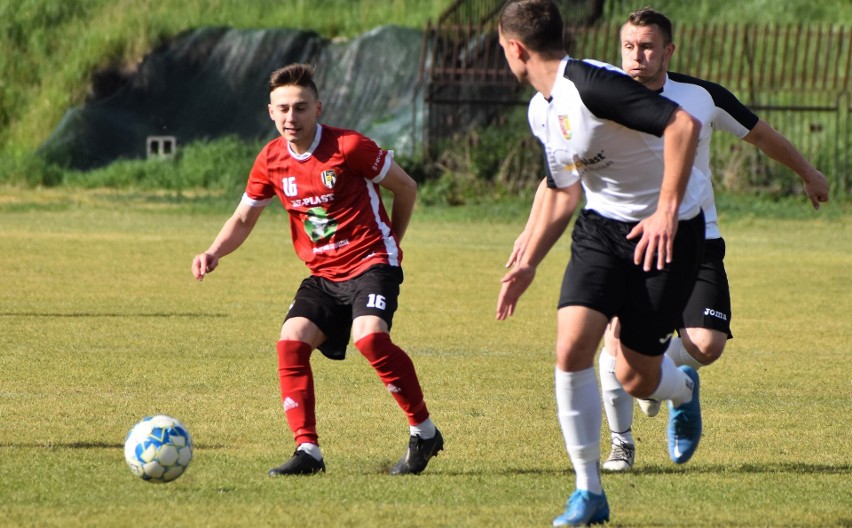 V liga piłkarska, Wadowice: MKS Libiąż - LKS Rajsko 1:5.