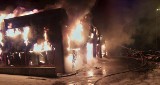 Gdańsk. Pożar stacji diagnostycznej w dzielnicy Chełm. Cały budynek był objęty ogniem 03.12.2022