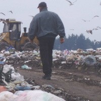 Wysypisko śmieci w Siedliskach to tykająca bomba ekologiczna. Ludzie mieszkający w jego pobliżu muszą być świadomi tego, że wielka hałda odpadów może się zapalić.