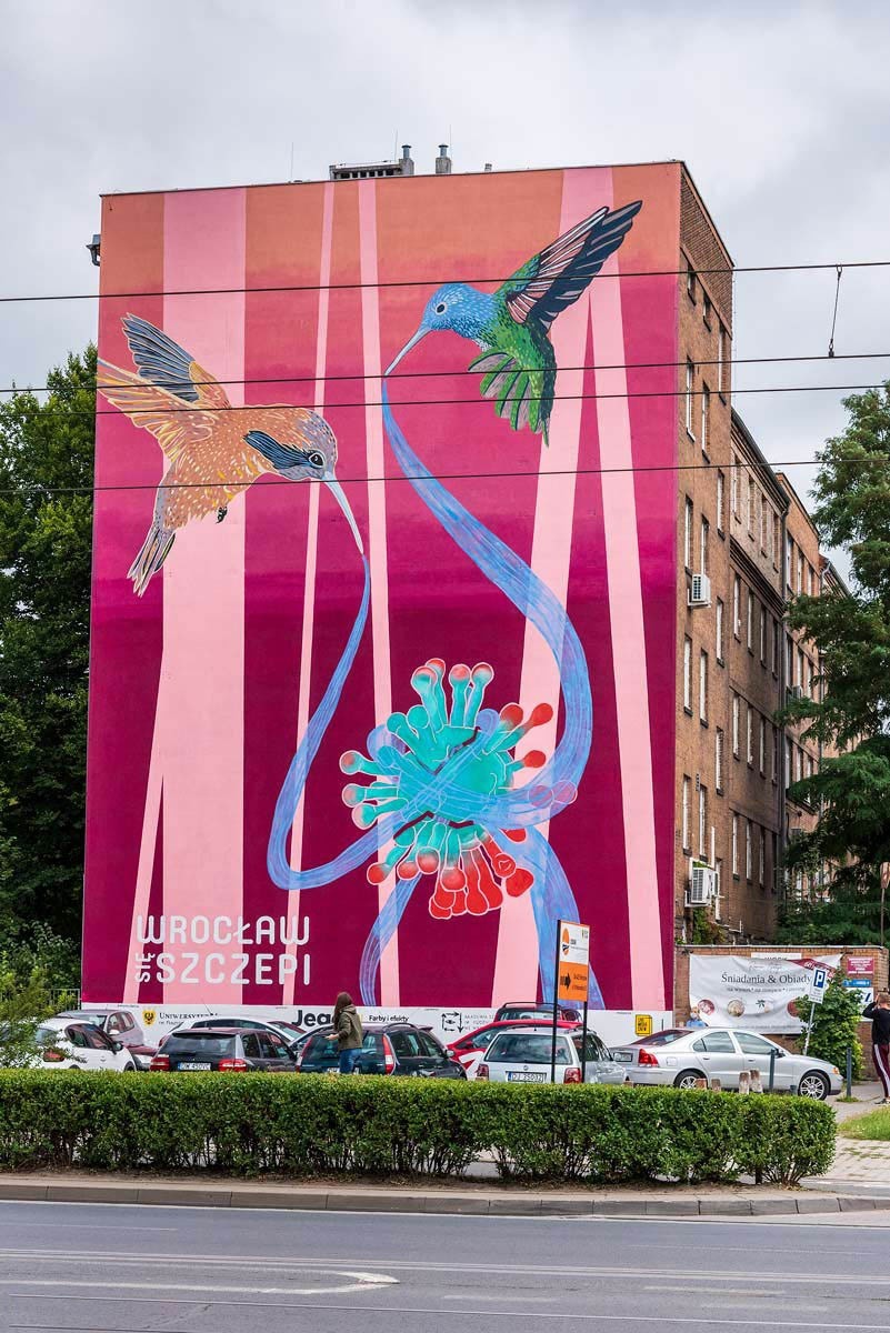 #szczepiMYgminy. We Wrocławiu do szczepień zachęca mural 