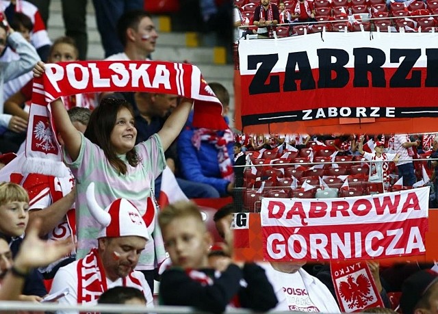 Na mecz Polska - Anglia w Warszawie przyjechało wielu kibiców z naszego regionu   Zobacz kolejne zdjęcia. Przesuwaj zdjęcia w prawo - naciśnij strzałkę lub przycisk NASTĘPNE
