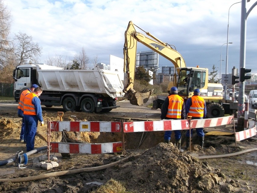 Wrocław: Awaria rury przy Armii Krajowej. Problemy z wodą na południu miasta