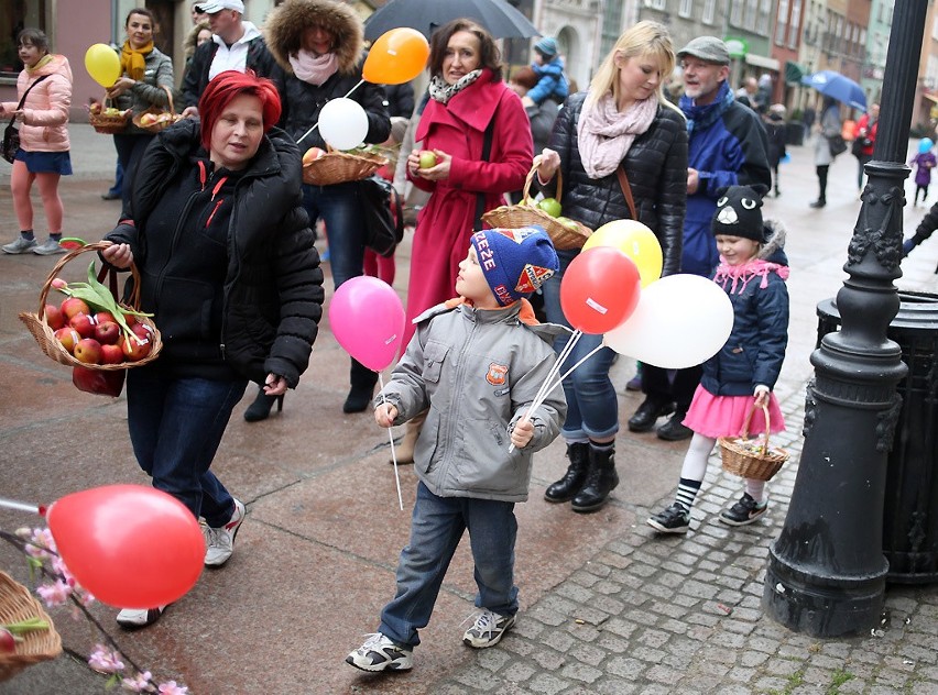 Światowy Dzień Zespołu Downa. Marsz rodzin z dziećmi ulicą Długą [ZDJĘCIA]