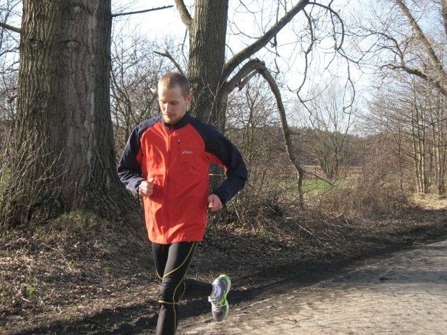 Marcin na treningu jest samotnikiem, jak każdy biegacz. Chciałby być jak Paweł Czapiewski, największy jego idol.