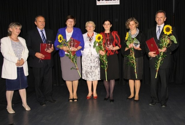 Laureaci "Czystych serc&#8221;: burmistrz Jarosław Zatorski, Magdalena Gościniewicz, Teresa Orlikowska &#8211; kierowniczka "Ziemowita&#8221;, Grażyna Jabłońska i starosta Jerzy Kolarz.