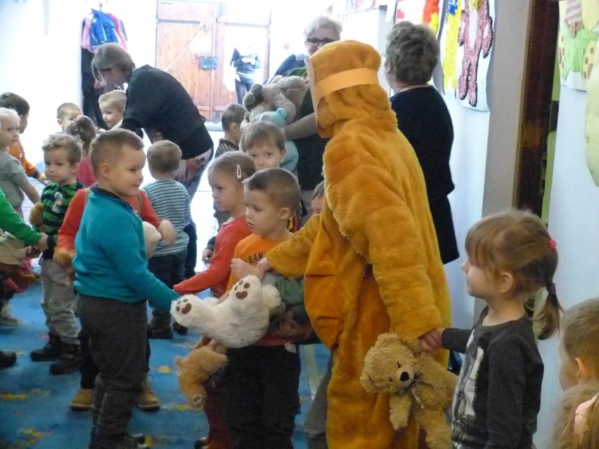 W Staszowie przedszkolaki świętowały wspólnie z misiami (zdjęcia)