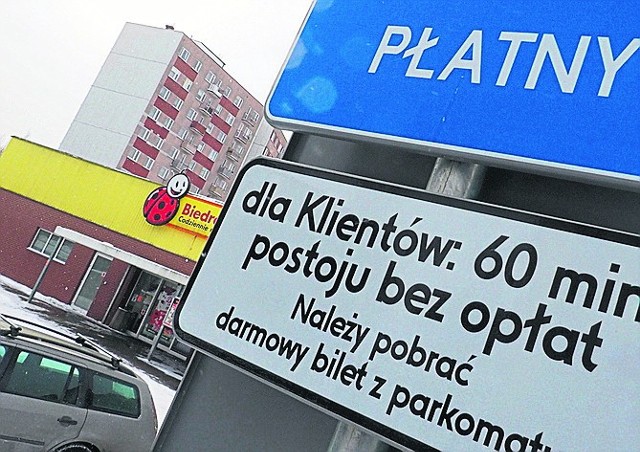 W Koszalinie opłaty na parkingach wprowadzono przy czterech sklepach. Pierwsza godzina postoju jest darmowa.