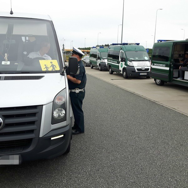 Ponad 170 skontrolowanych autokarów, 20 zatrzymanych dowodów...