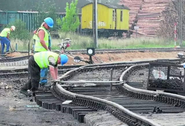 Dotychczas ułożono tory na odcinku ok. 150 metrów - w tym cztery rozjazdy i skrzyżowanie