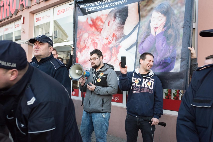 Protest w Opolu. Według policji manifestujących było około...