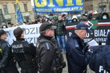 Policja interweniowała na manifestacji KOD w Bielsku-Białej w obronie mediów. Był też ONR [WIDEO]