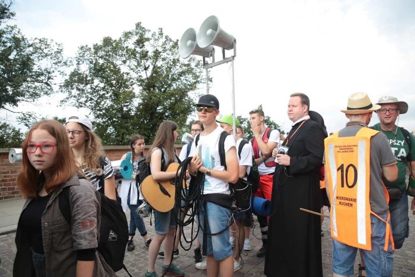 Kraków. Pielgrzymi tłumnie ruszyli na Janą Górę [ZDJĘCIA]