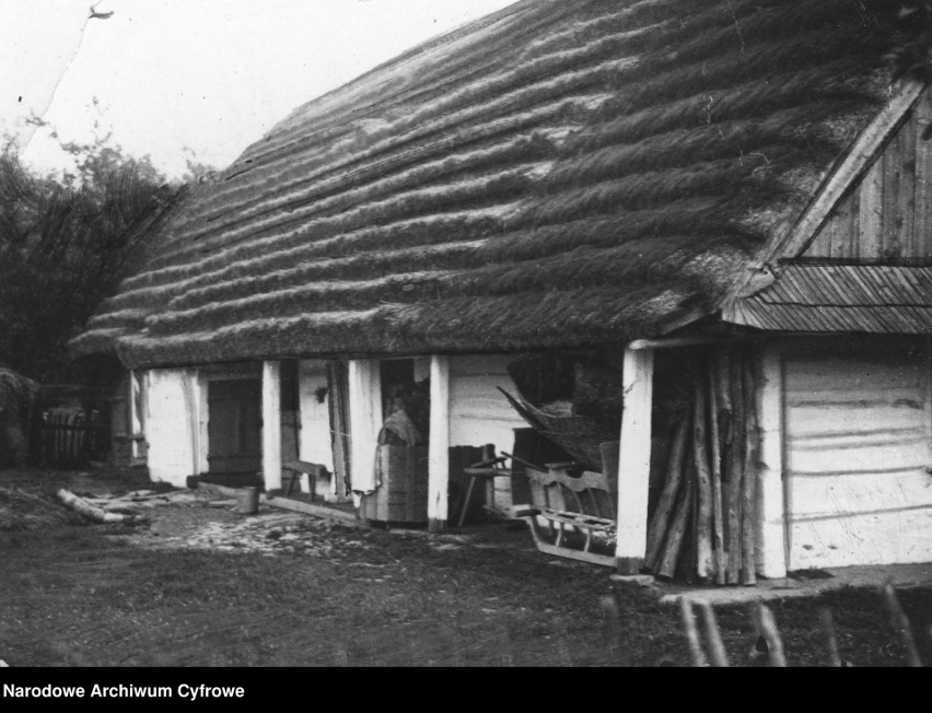 Markowice. Drewniana chata z podcieniami, 1936 rok