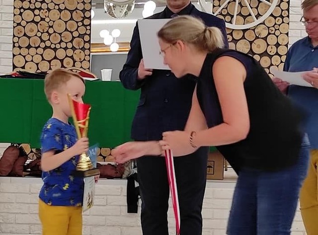 6,5-letni Maciuś Krawiec z Jędrzejowa - mistrzem szachów w Mistrzostwach Województwa Świętokrzyskiego Juniorów w szachach klasycznych.