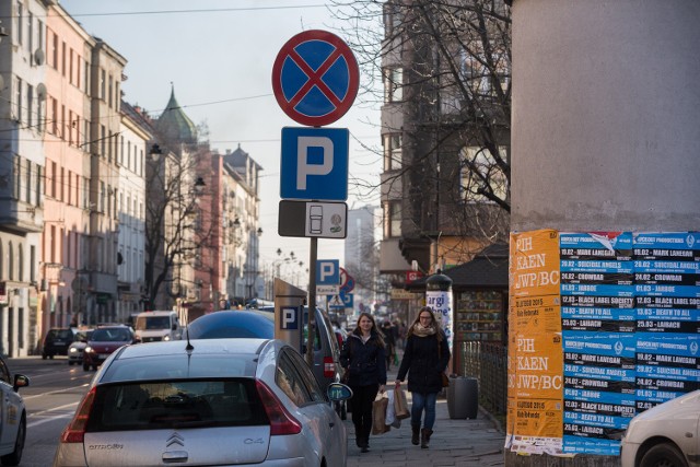 Kierowcy mają wątpliwości, czy takie zestawienie znaków ma sens