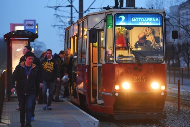 Miasto Toruń przymierza się do modernizacji torowisk, z których skorzysta m.in. linia nr 2 (na zdj. przystanek przy ul. Broniewskiego.