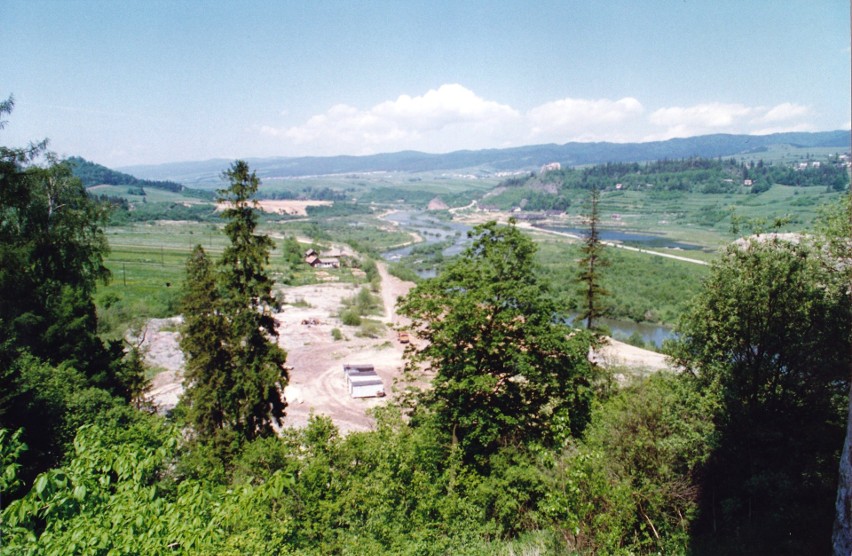 Dolina Dunajca między zamkami w Niedzicy i w Czorsztynie przed zalaniem przez wody spiętrzone zaporą, 1994 roku