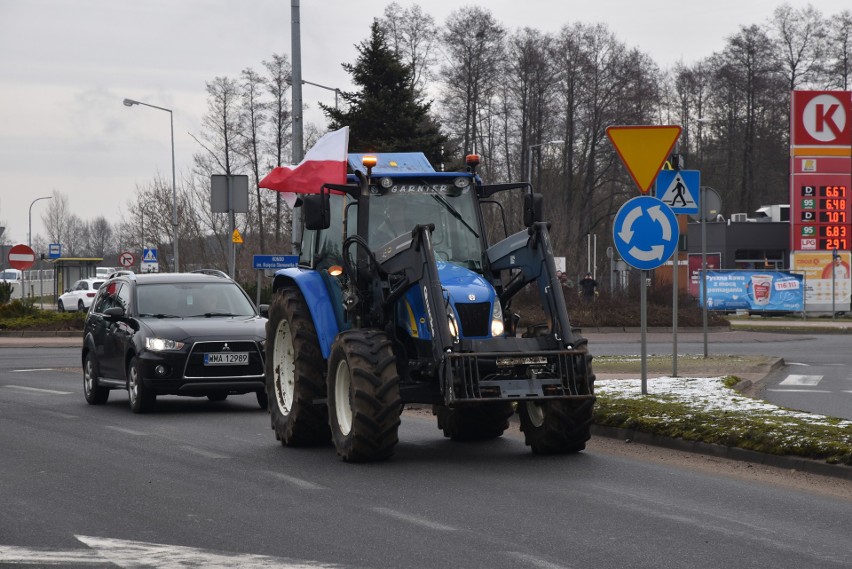 Protest rolników 2024 w Ostrołęce. Rolnicy przemierzali trasę od ronda majora Zygmunta Szendzielarza „Łupaszki” do alei Wojska Polskiego