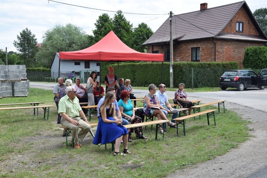 Mieszkańcy uhonorowali 11 chłopów z Masłomiącej zamordowanych w obozie Gross-Rosen [ZDJĘCIA]