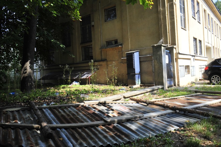 Kraków. Budowa na os. Teatralnym zatrzymana, ale zostało pobojowisko