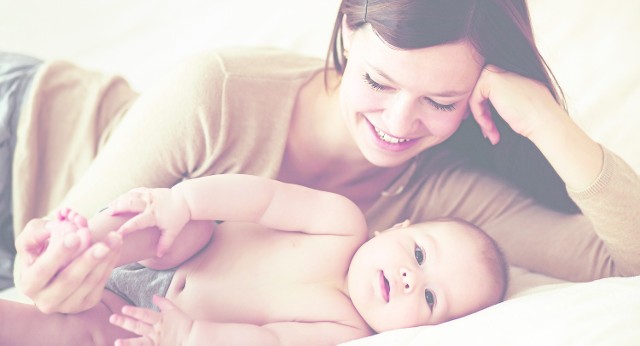Zasiłek macierzyński dostanie mama lub tata dziecka, o ile przerwą pracę, by osobiście opiekować się noworodkiem