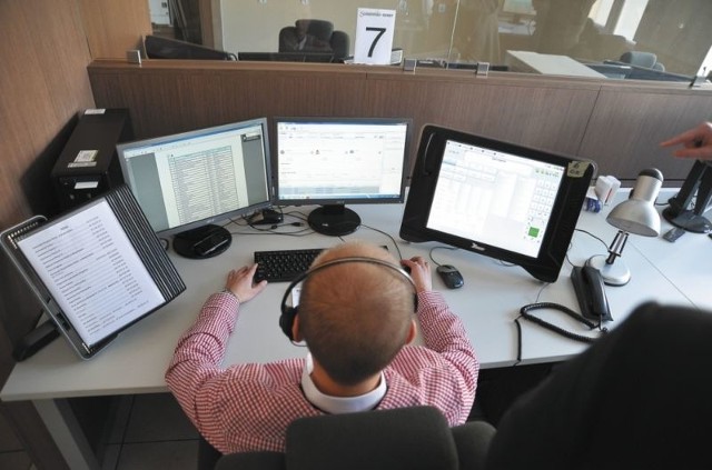 Dyżurni Wojewódzkiego Centrum Powiadamiania Ratunkowego nie ignorują żadnego telefonu. Ich zmorą są dzieci, które bawiąc się komórką nieświadomie wybierają numer 112.