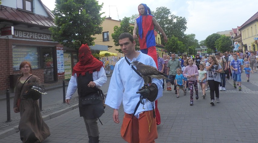 Orszak podczas szóstej edycji Bajkolandii prowadzili...