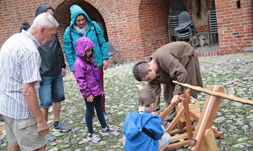 Średniowiecze da się lubić. Jak wyglądał dzień rycerza i rzemieślnika?