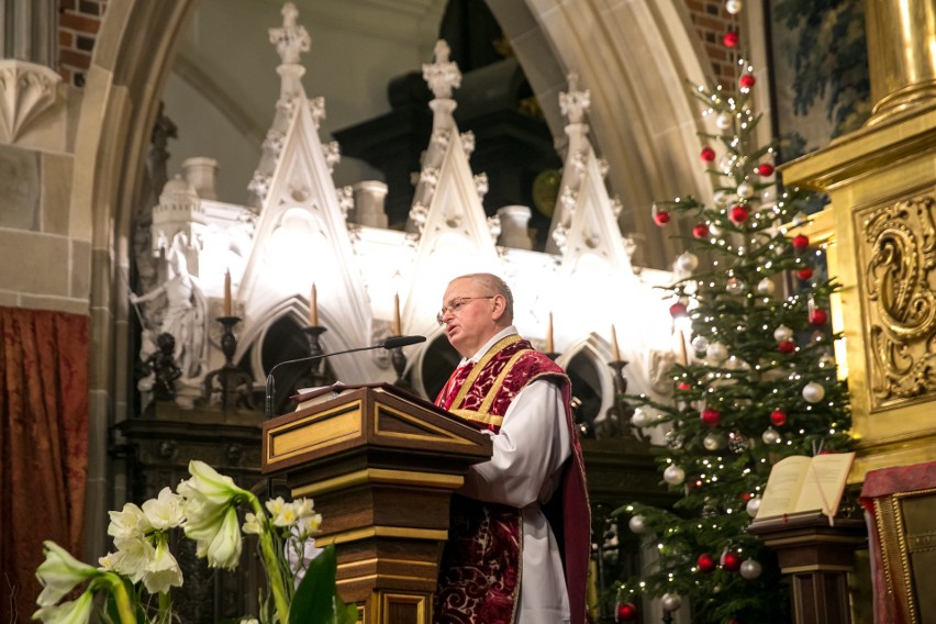 Na Wawelu modlitwa za biskupa Tadeusza Pieronka      