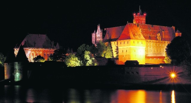 Dzieje malborskiego zamku były bardzo burzliwe. Własność krzyżacką odkupili od Czechów Polacy. Do 1772 roku twierdza była rezydencją królów polskich. Po rozbiorach przeszła w ręce niemieckie, a we władanie Polski weszła z powrotem w 1945 roku