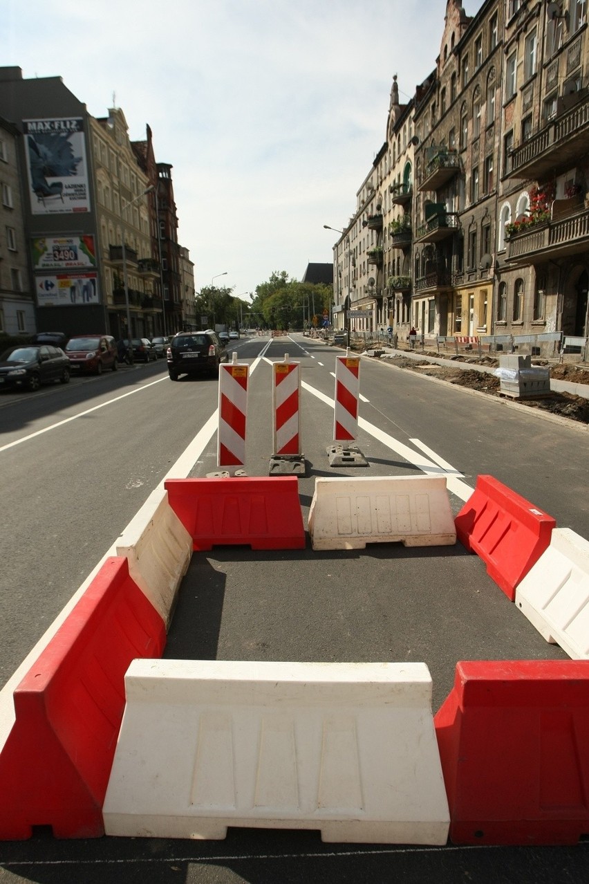 Wrocław: Koniec remontu na Wyszyńskiego. Jezdnia równa jak stół (ZDJĘCIA)