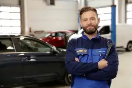 Tych nawyków wystrzegaj się w samochodzie. Możesz nie wiedzieć, że robisz to źle