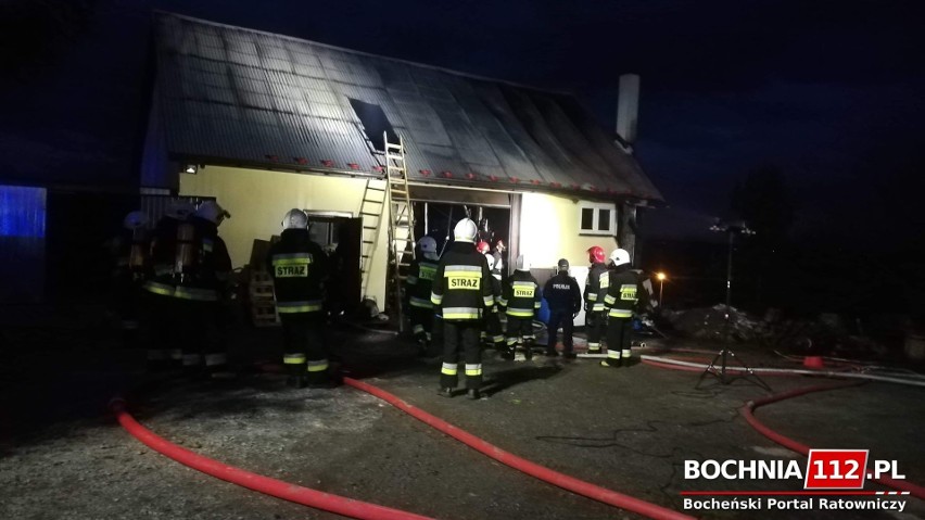 Stradomka. 44 strażaków gasiło pożar budynku gospodarczego, straty to ok. 100 tys. zł